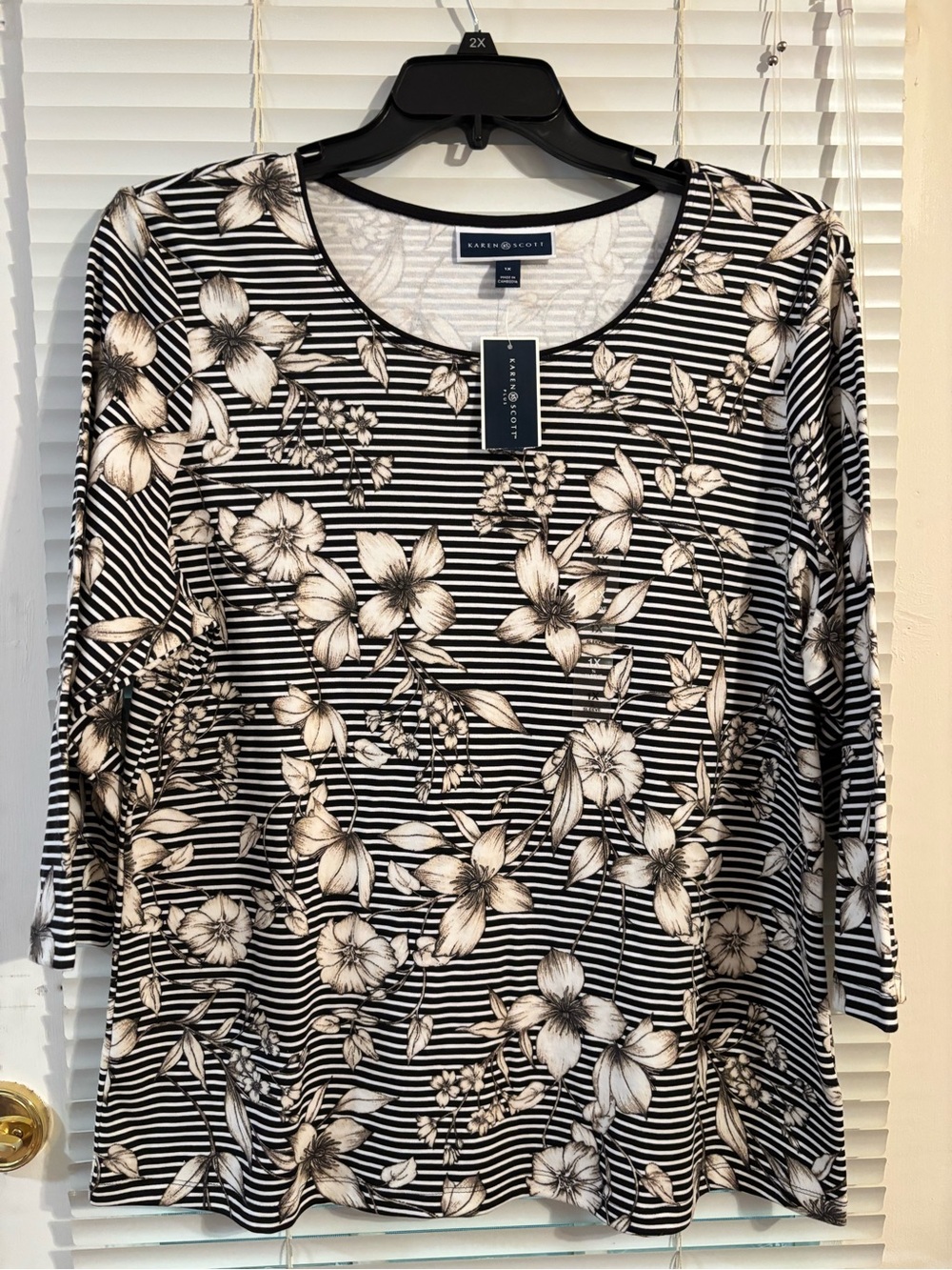 Karen Scott Women's Blue Floral 3/4 Sleeve Blouse Size XL Pullover pit-pit 23”